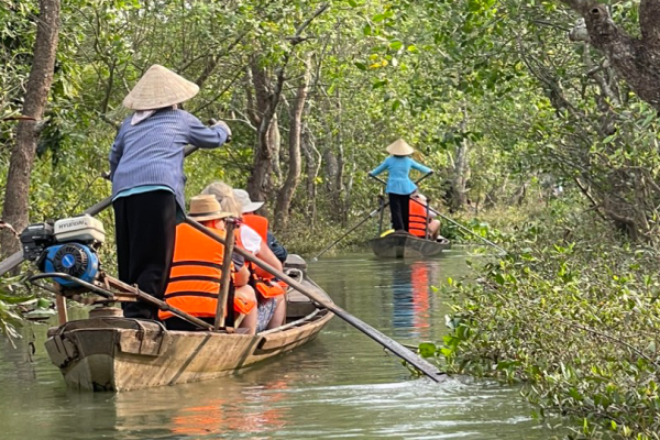 Mekong River Scenic Cruising: From Cai Be to Vinh Long