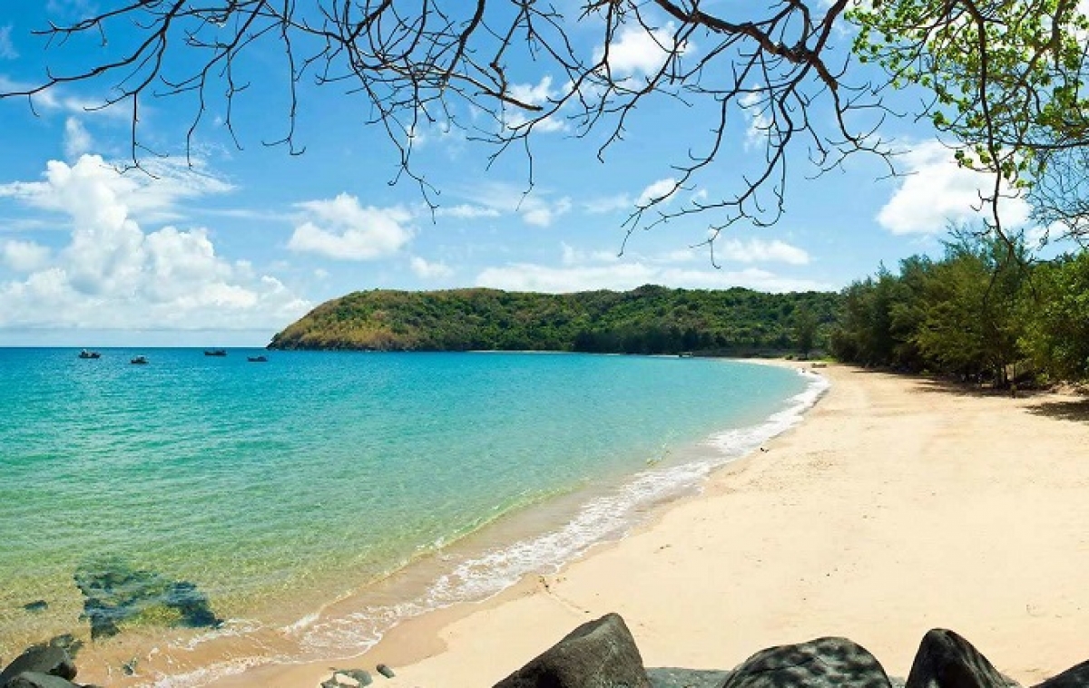 Dam Trau Beach & Coastal Scenic Drive