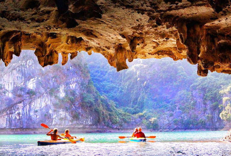 Private Ha Long Sampan