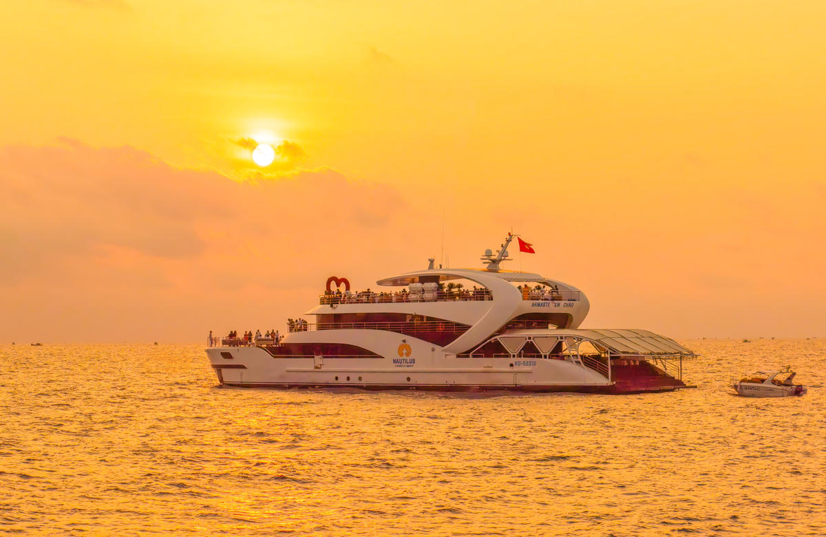 Southern Archipelago Island Cruising