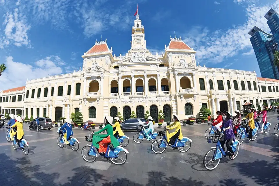 An Intimate Morning Tour of Saigon