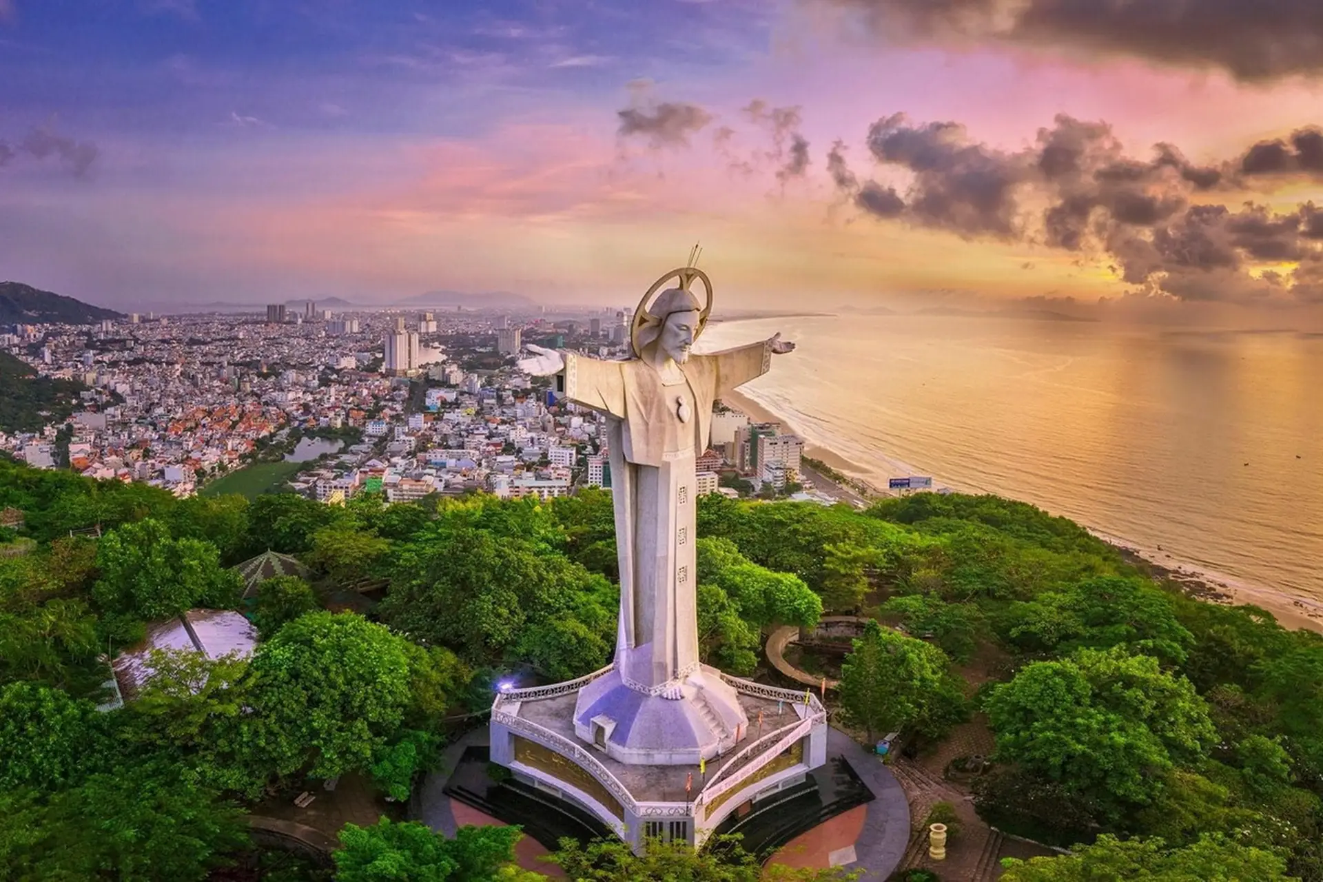 Vung Tau Coastal Breeze & Seafood Escape