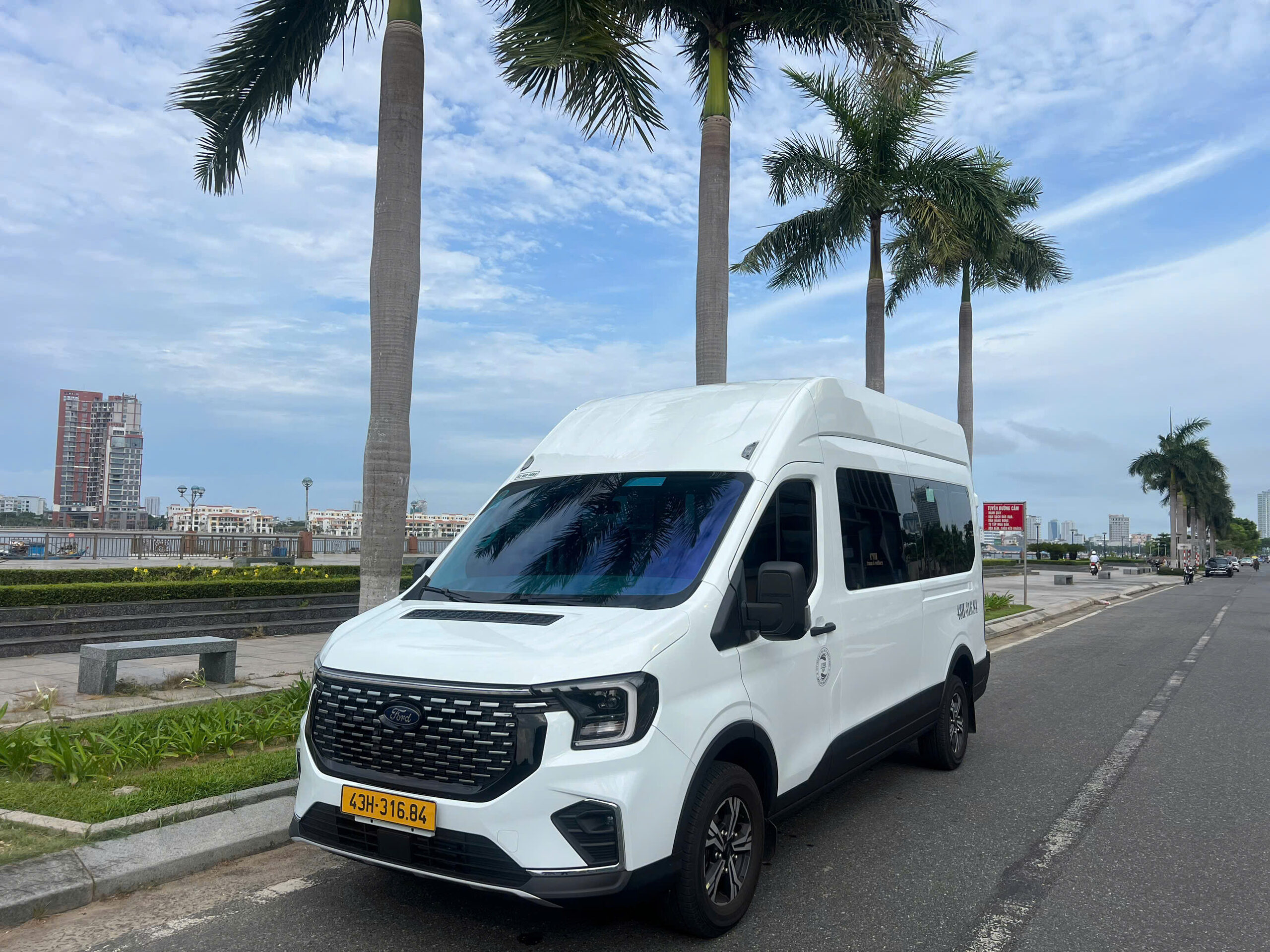 Chan May Mini Coach